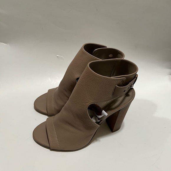 Vince Addie Open-Toe Buckle-Back Sandal Taupe - Picture 9 of 16